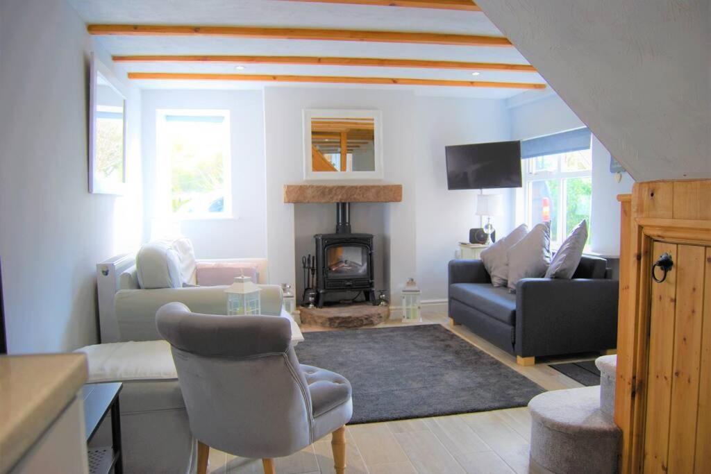 Snowdrop Cottage Nr Alton Towers & Peak District, Sleeps 4+2 Cauldon Exterior photo